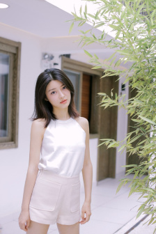 年轻的女教师电影